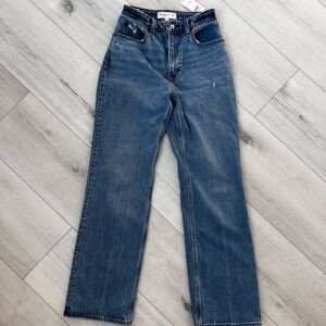 (NWT) Abercrombie & Fitch The 90s Relaxed High Rise Jean